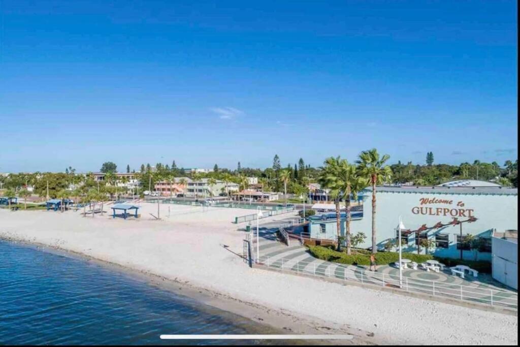 In The Center Of Gulfport, Min Away From The Beach! Sankt Petersburg Exterior foto